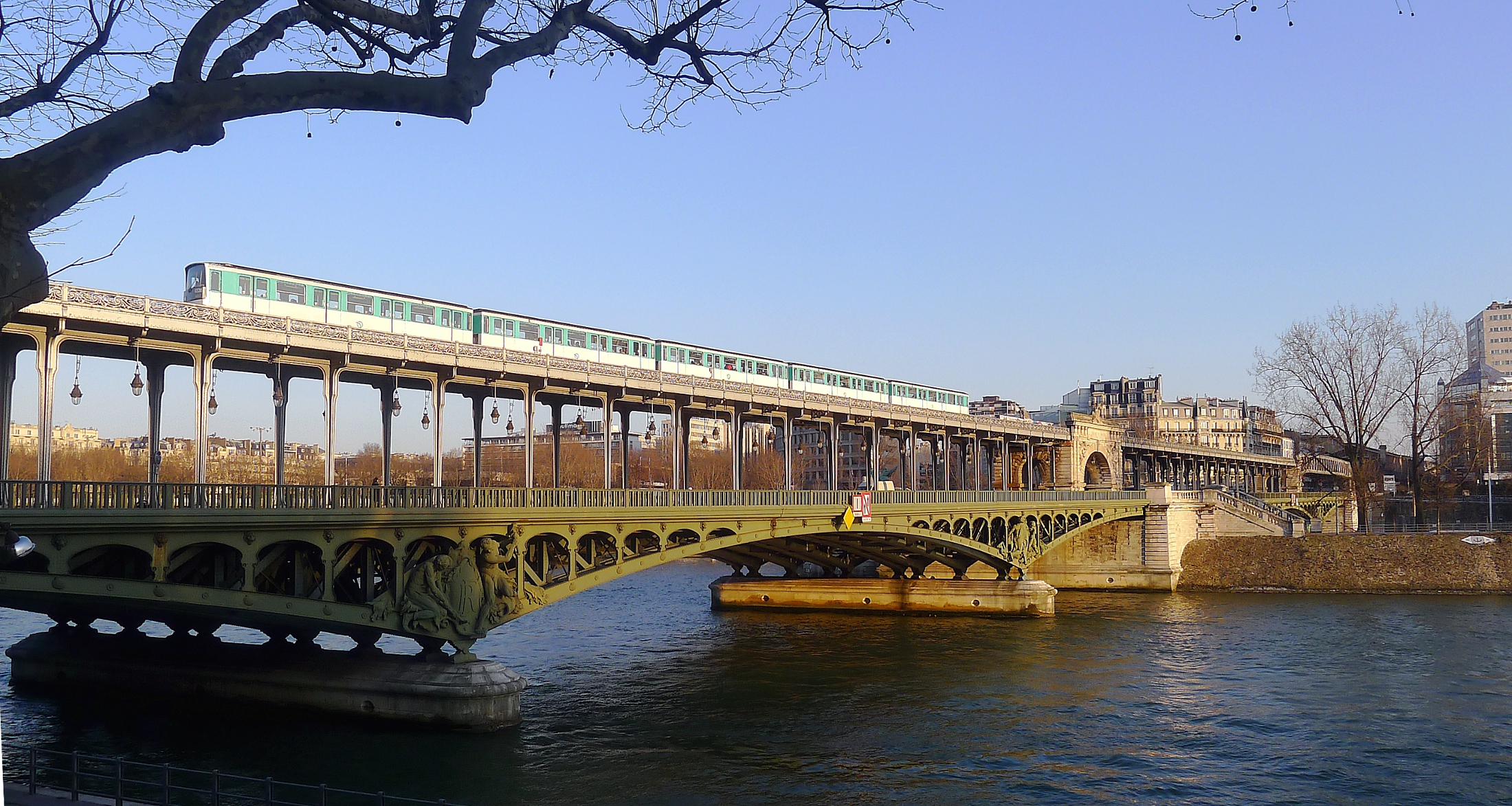 PONT DE BIR-HAKEIM